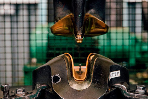 Формовка кожаной заготовки Brooks