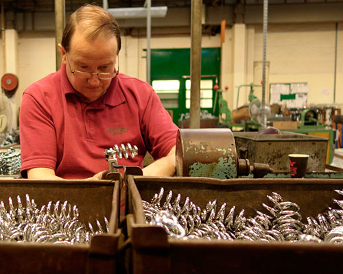 Изготовление пружин на фабрике Brooks England