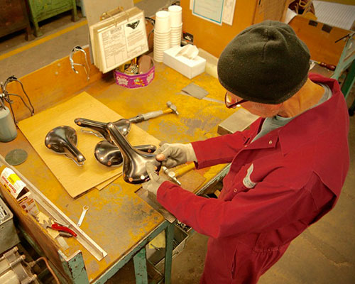 Изготовление каркаса на фабрике Brooks England