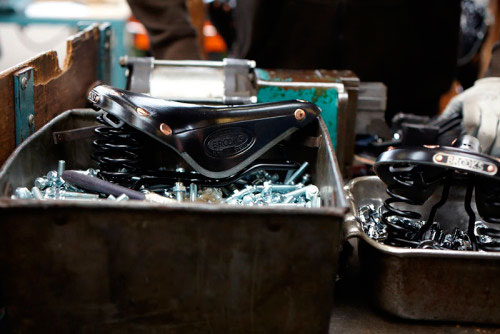 Производство сёдел Brooks