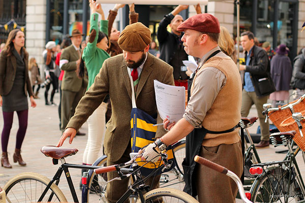Участники Tweed Run