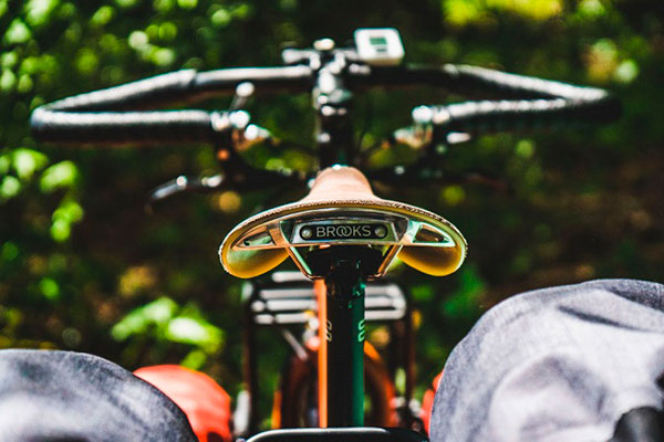 Жесткое кожаное велоседло Brooks