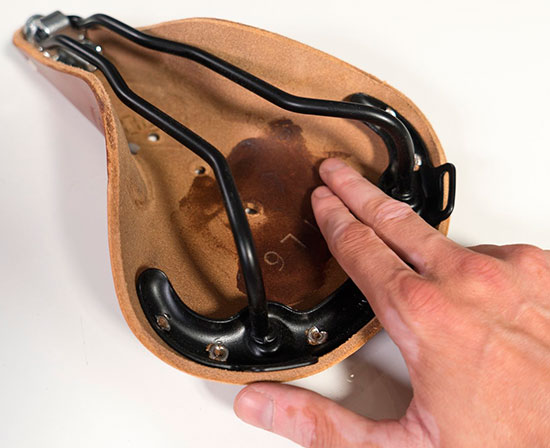 Поддержание цвета седла